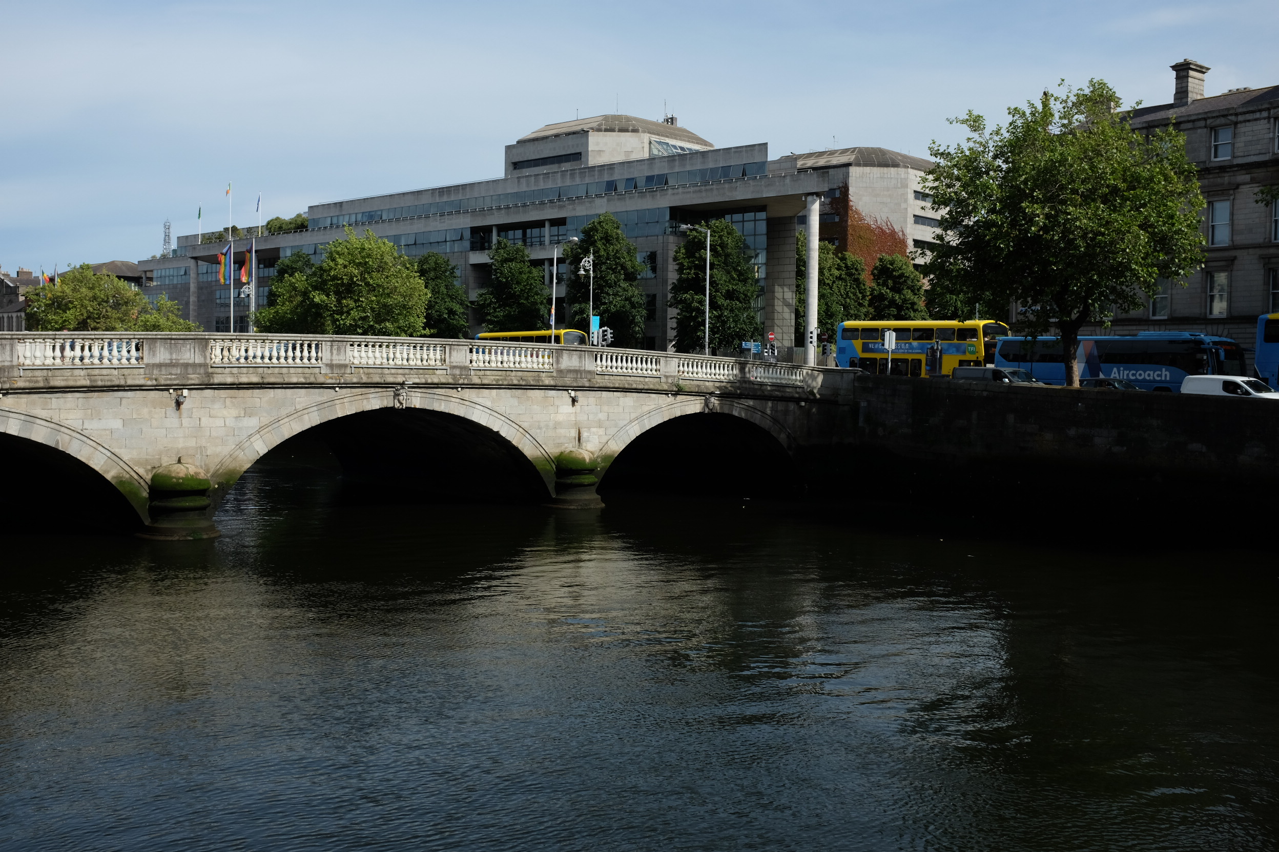 A photo of an arch bridge across the river Liffey.